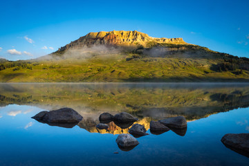 歌词那一天爸爸和妈妈离开了家歌名叫什么