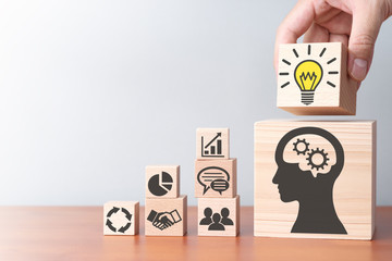 洛阳二外小学一年级开设英语课吗