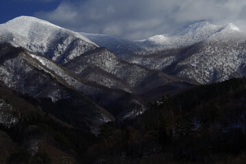 歌词那一天爸爸和妈妈离开了家歌名叫什么